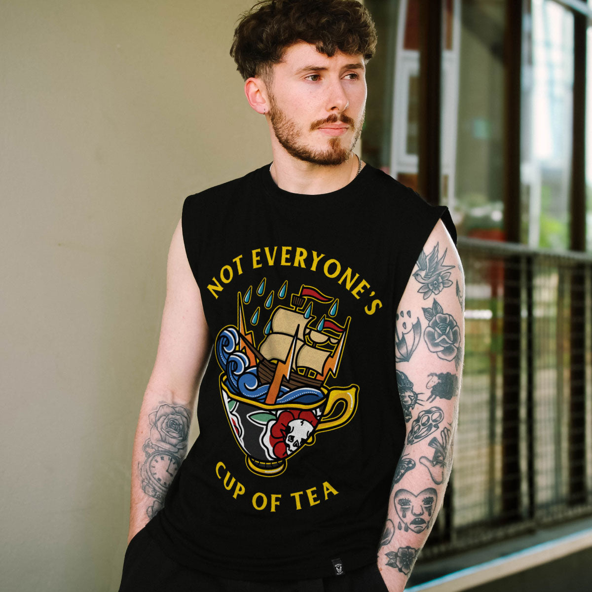 Ärmelloses T-Shirt mit Frontprint „Nicht jedermanns Sache“ (Unisex)